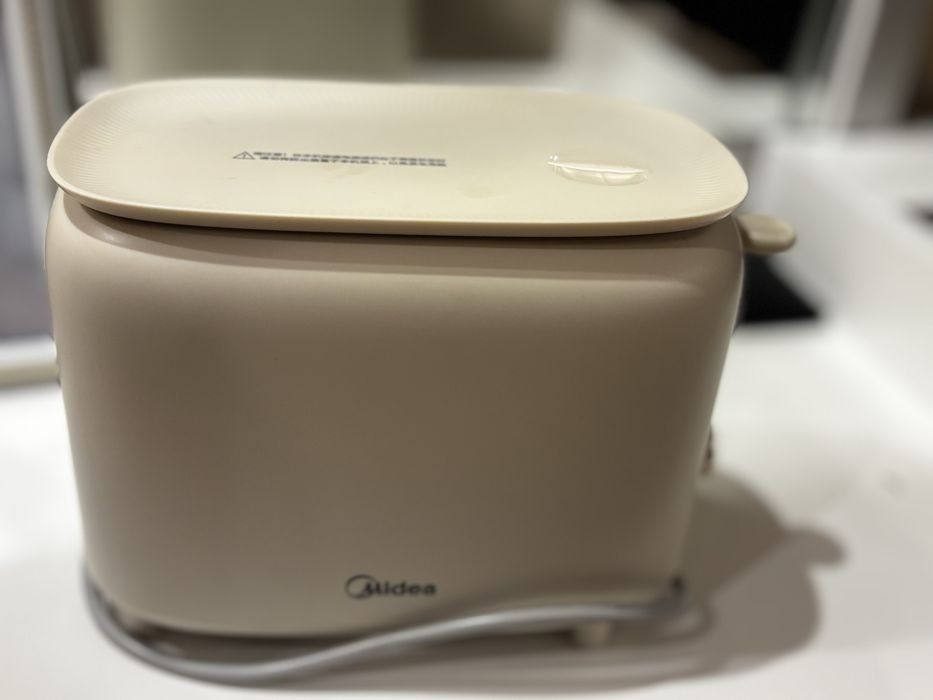 Тостер Midea новый