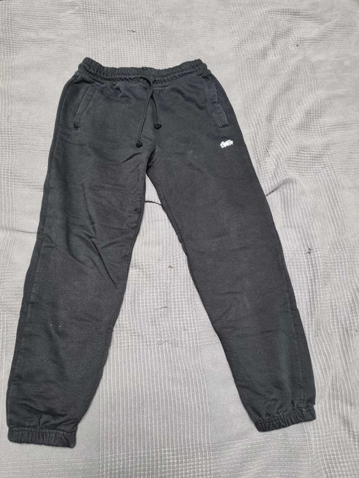 Vând pantaloni Pull&Bear