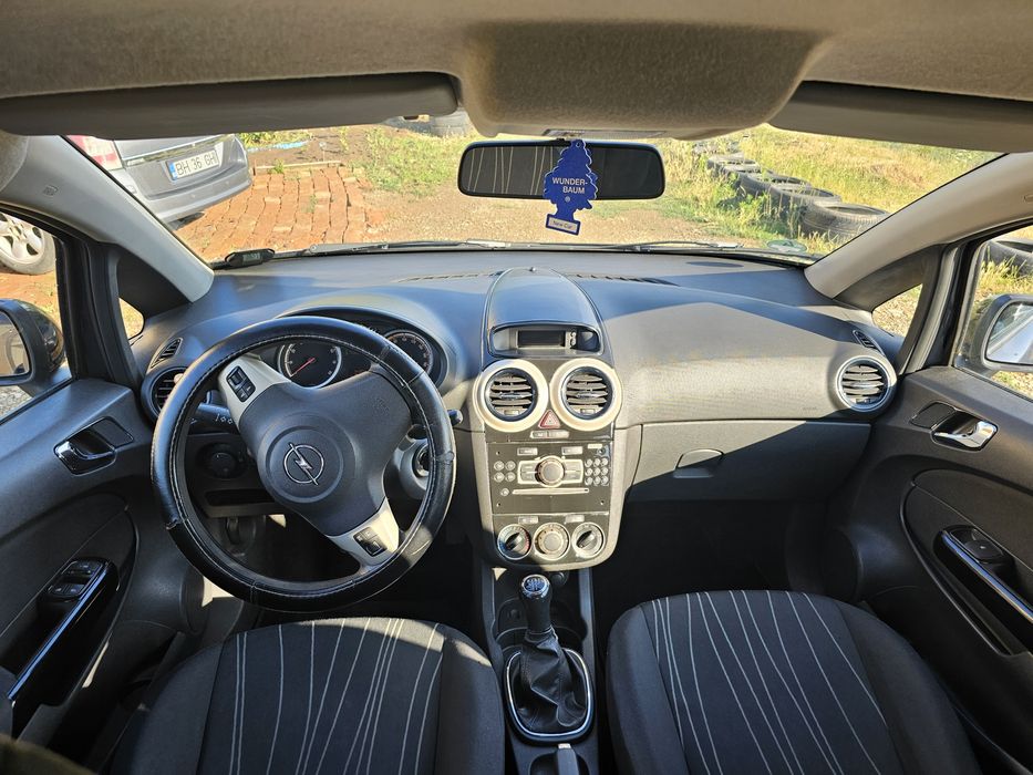Opel corsa 1,2 benzina 2009 !
