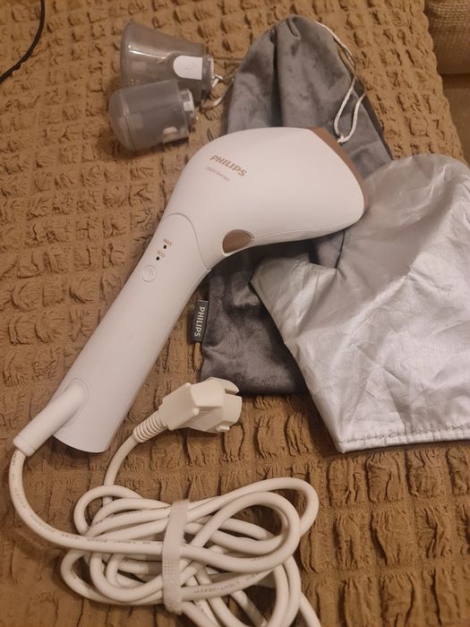 Philips Seria 7000 
aparat de calcat vertical cu abur
Foarte usor de u