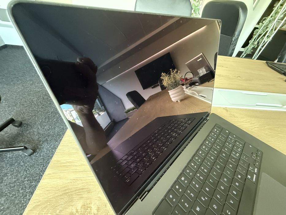 Macbook M3 Pro 16” 18GB RAM 1TB SSD AppleCare гр. Варна Базар