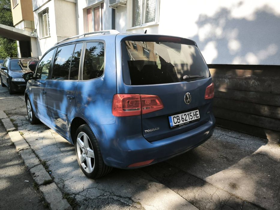 Автомобил VW touran