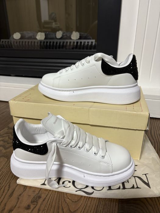 Alexander McQueen cu pietricele