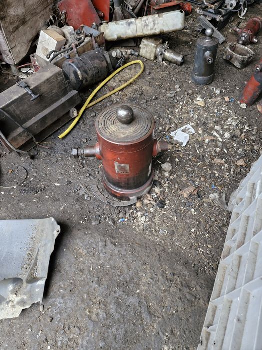 Vând cilindru de basculare de mare tonaj