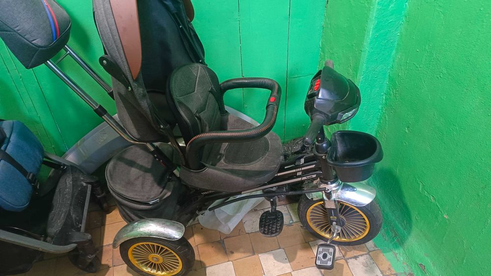 Трёхколёсный велосипед /коляска