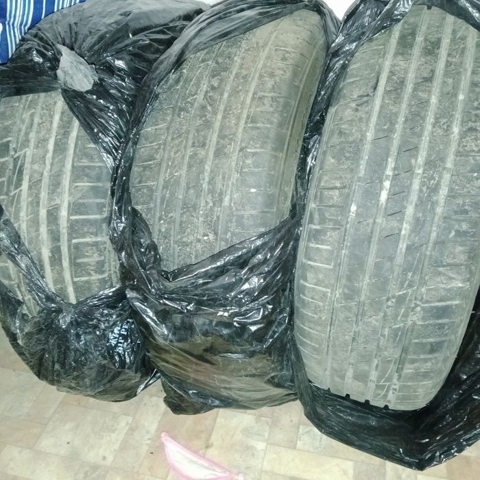 Продам шины 3штуки