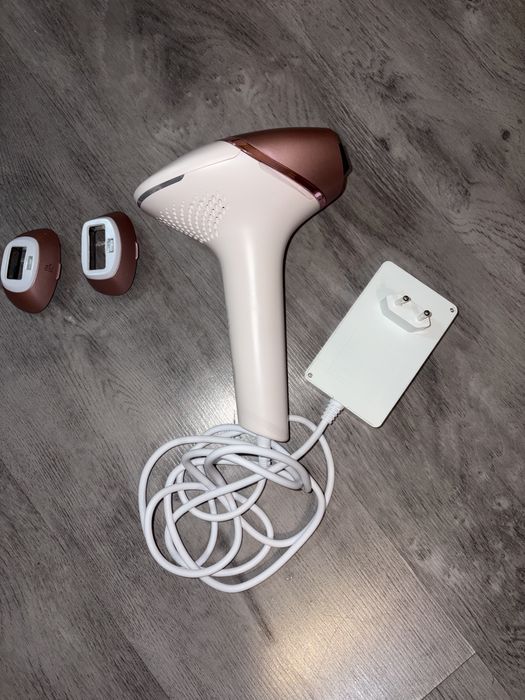 Epilator IPL Philips Lumea Seria 9900 BRI977/00