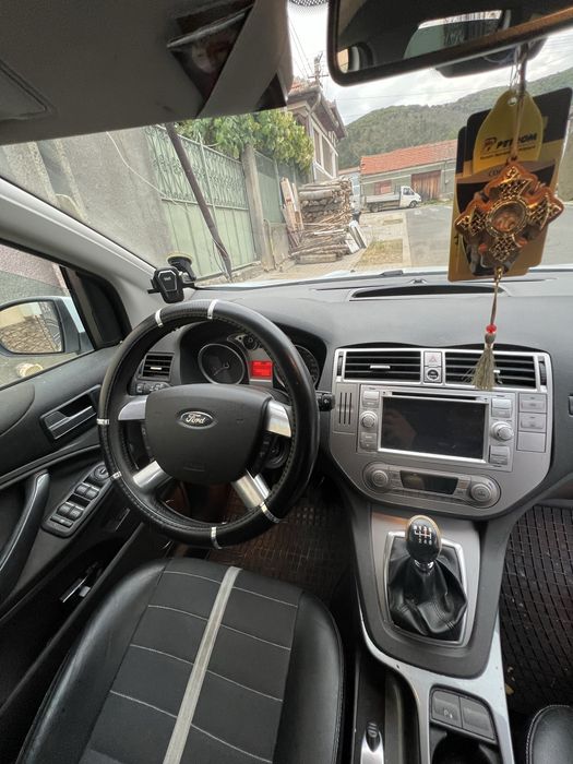 Vand Ford Kuga 2011 motor 2.0L 140 cp 4x2 in stare impecabila atat estwtic cat si functioare