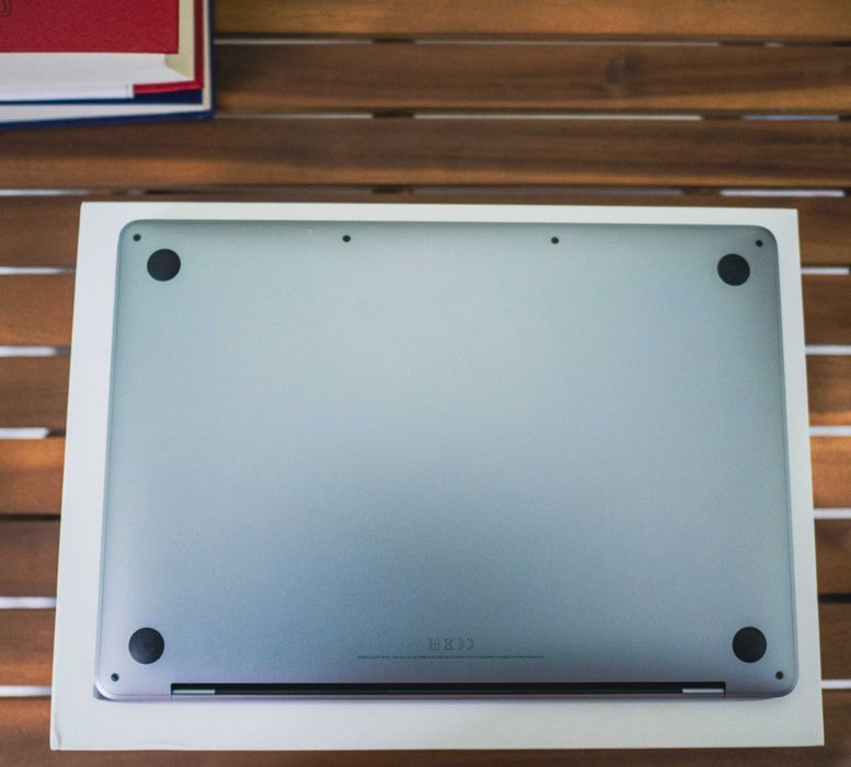 Apple MacBook Pro 13" M1 • 8GB RAM • 256GB SSD • Лаптоп като нов