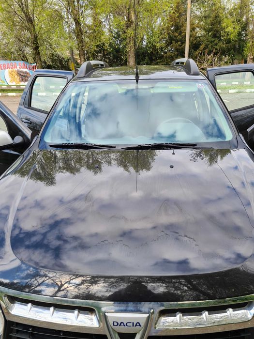 Vând Dacia Duster