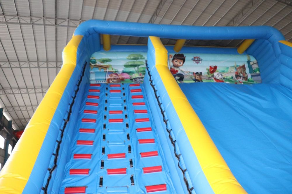 Надуваема пързалка, батут, детски център атракциони