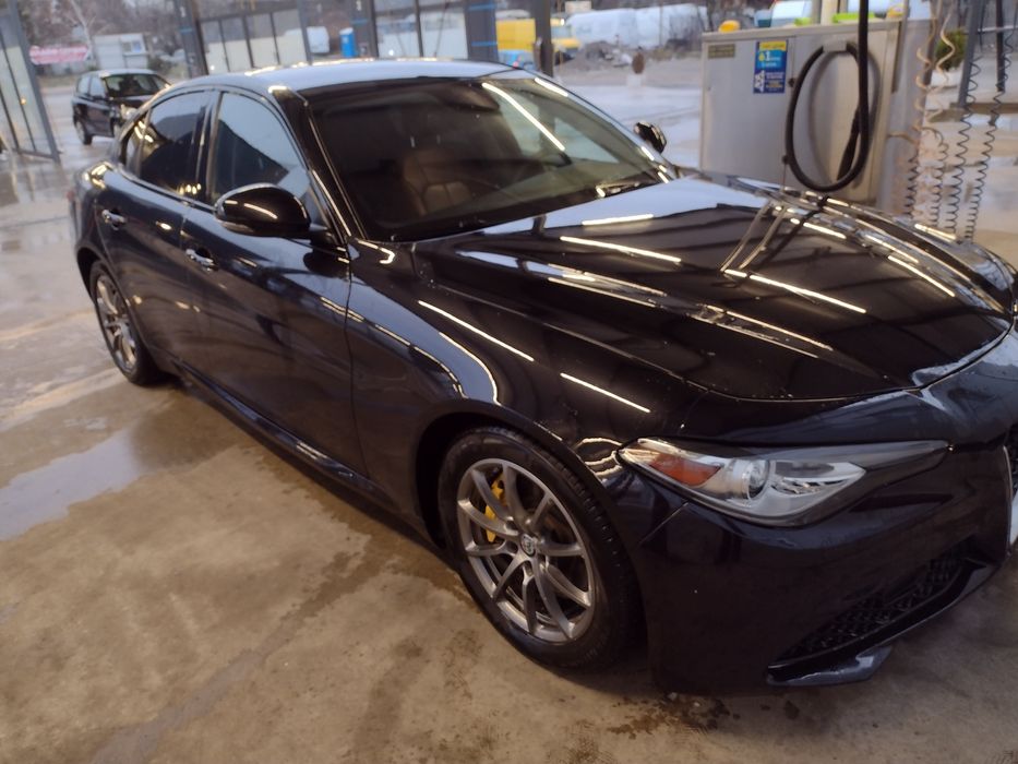 Топ състояние Alfa Romeo Giulia 2.0 Ti
