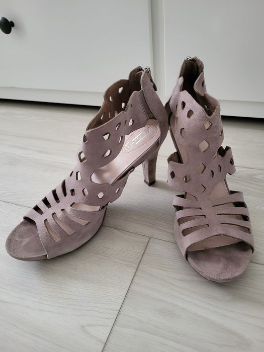 Vand sandale piele intoarsa nr 40 toc culoare nude bej