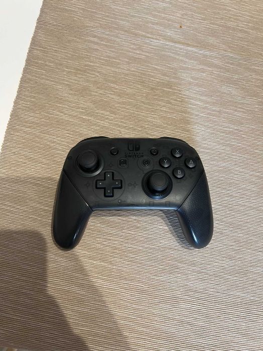 Nintendo Switch + Pro Controller и още два + 6 игри