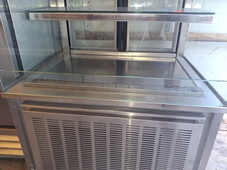 Хладилна витрина отворена крайстенна и островна