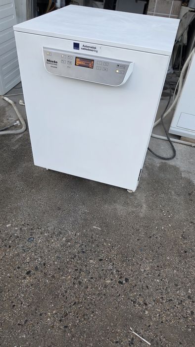 Съдомиялна професионална Miele PG 8059  Свободно стояща