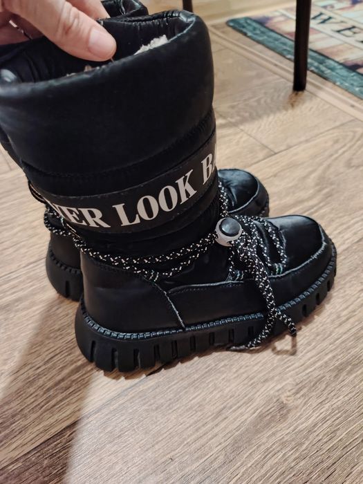 Продам зимние ботинки для девочки.