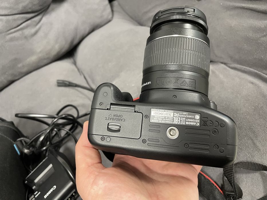 Canon 1300D  NOU