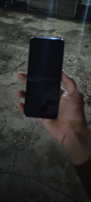 Samsung galaxy Z Flip5 zapchast holatida sotiladi xotira 256 gb