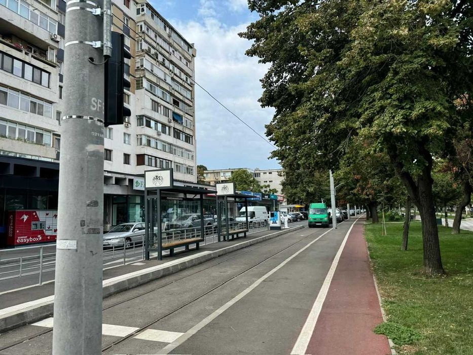 Spatiu comercial aprox 620 mp Bld .Independentei nr.59 bl.Turn- Braila