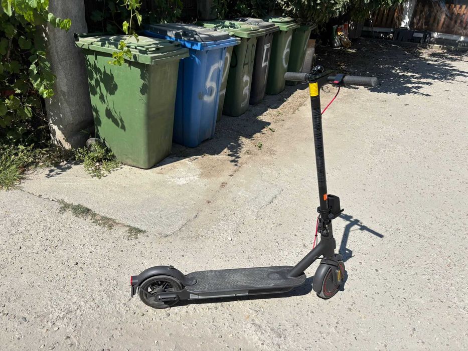 Vând Trotinetă Electrică Xiaomi Mi Electric Scooter Pro 2