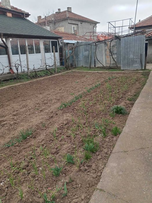 Продава се къща в гр. Кубрат ,община Разград, ул. "Пирин" 14 .