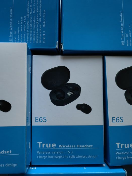 Безжични слушалки с кутия за зареждане