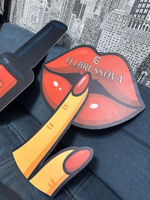 Таблички, навигация с логотипом