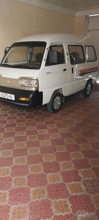 Damas sotiladi tezda akuratni haydalgan