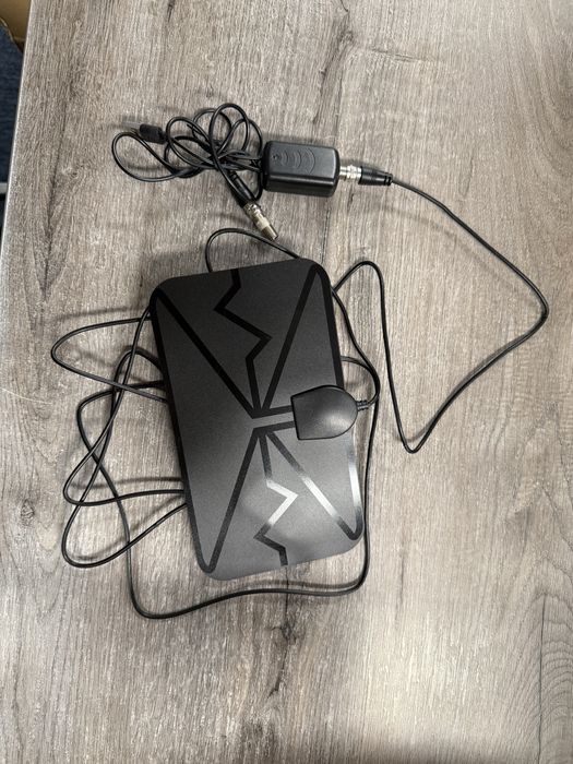 Активна вътрешна антена за цифрова телевизия (DVB-T2/4K/HD)