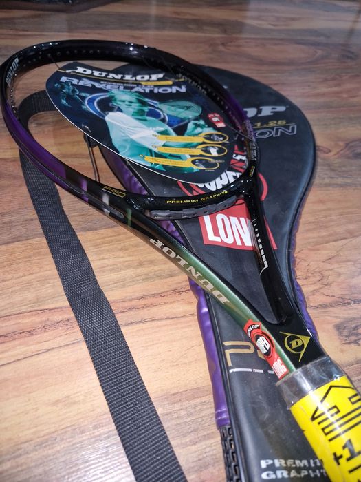 Ракета тенис на корт