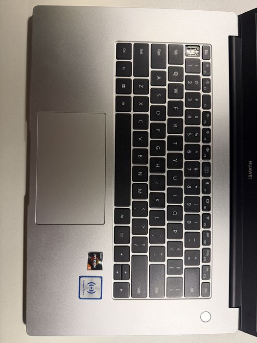 Huawei MateBook D 15 (2020) – Ryzen 5 / SSD – Rapid și elegant