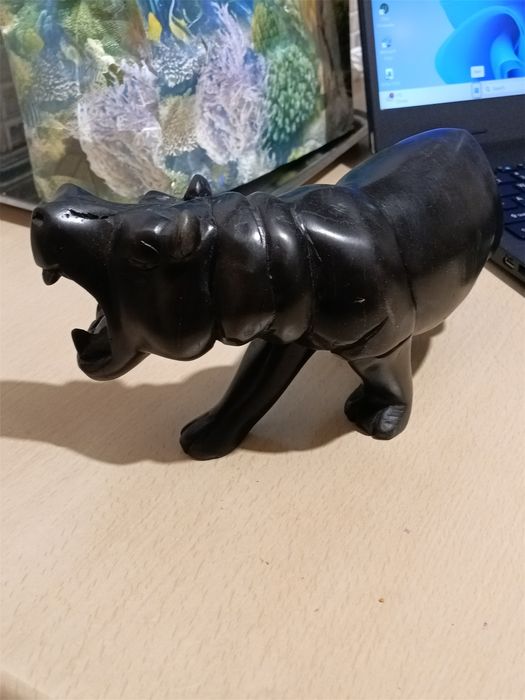 Sculptura africana " hipopotam" lemn de TEK