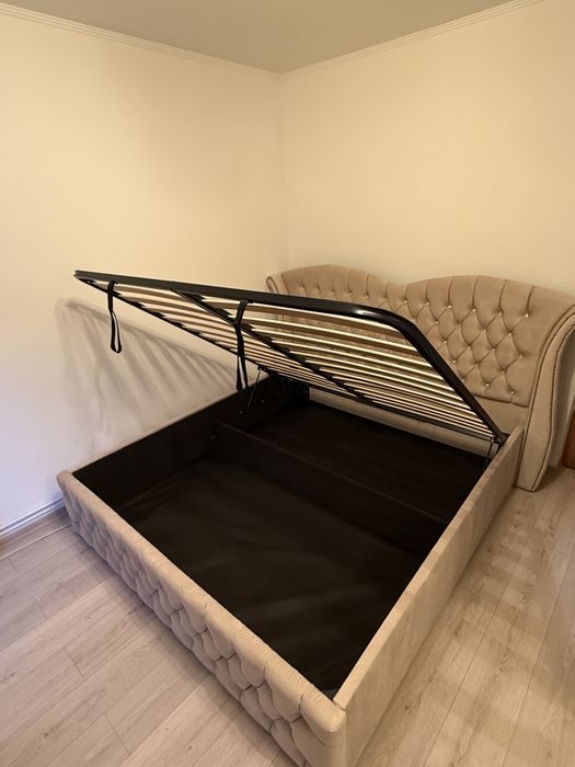 Pat dublu Miami 180/200 crem tapitat cu somiera metalica