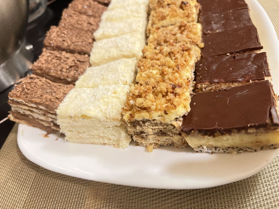 Platou de prajituri asortate