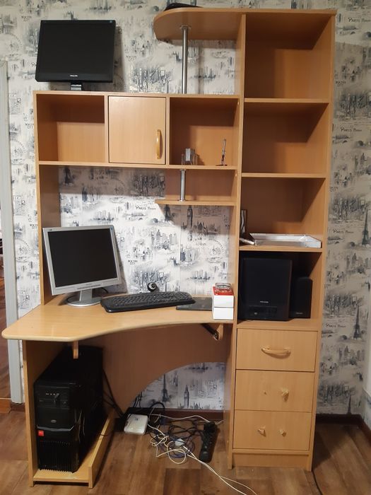 Продам компьютерный стол