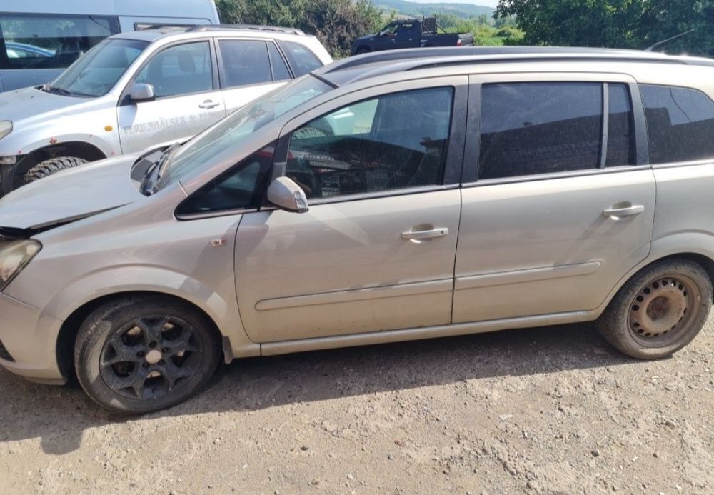 Dezmembrez Opel Zafira B 1.9 Diesel