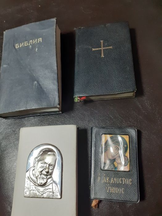 Стара  книга-Библия на свещеното  писание