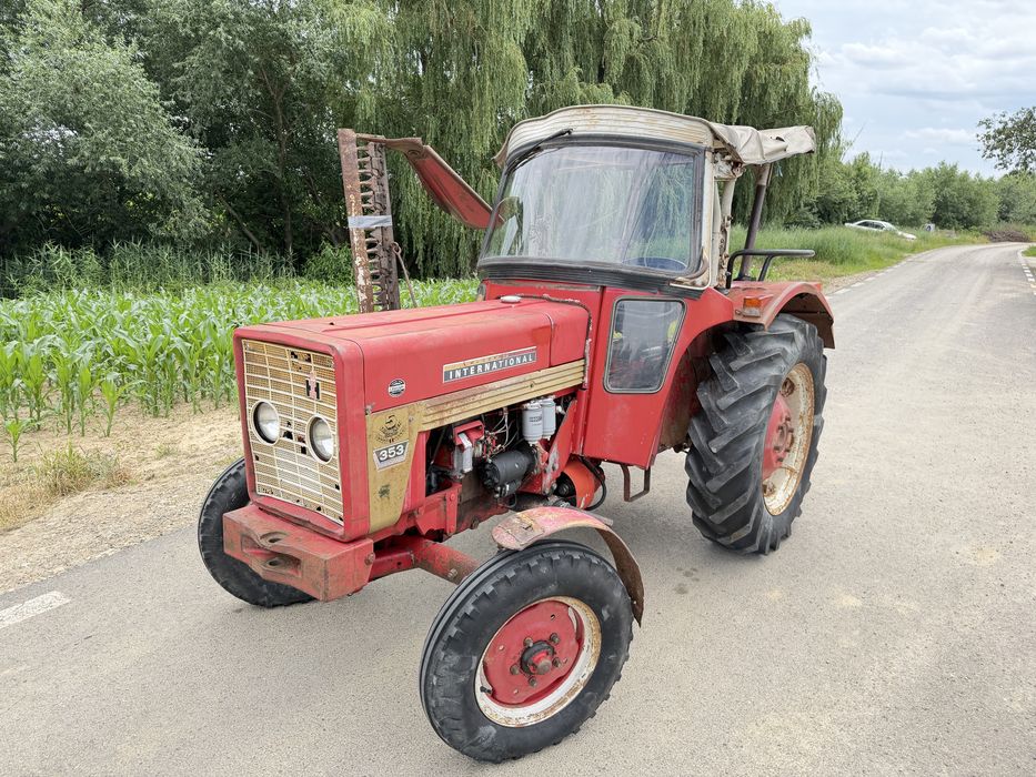 Tractor International 353 cu cositoare !