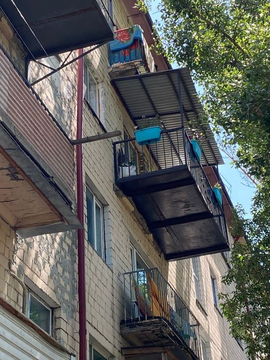 Ремонт балконов и замена плит.