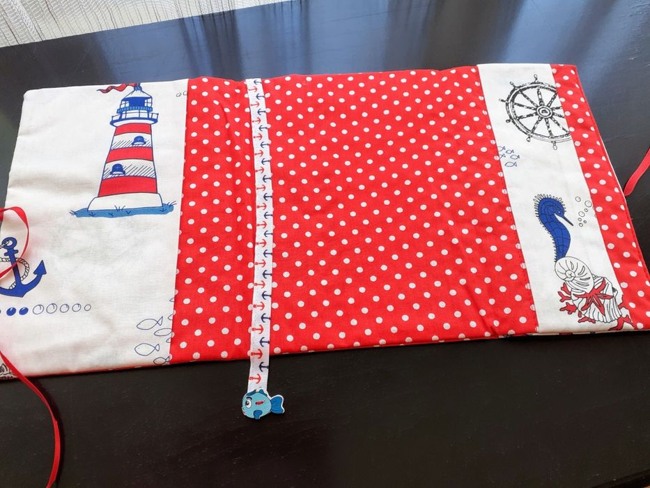 Подвързия/ дрешка  за книга