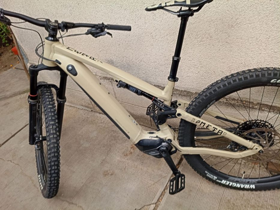 Bicicleta electrică Commencal full suspensie