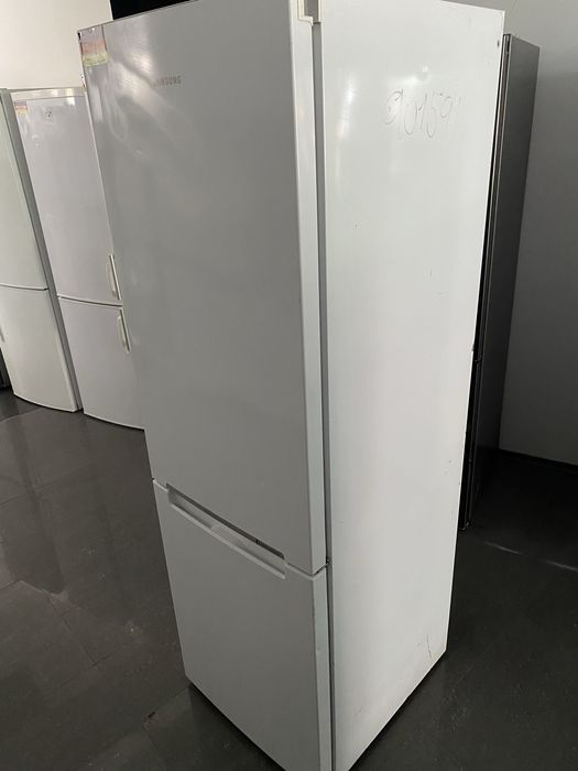 Хладилник с фризер Samsung