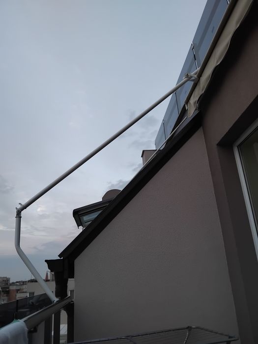 Тента...сенник дъл.2,75см,падащото под наклон 2м.много запазена!