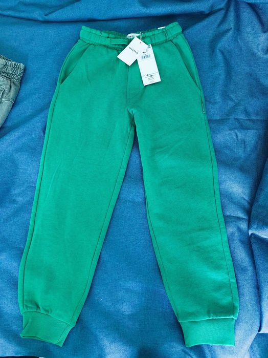 Детски спортни панталони 134 см. 2 бр. RESERVED