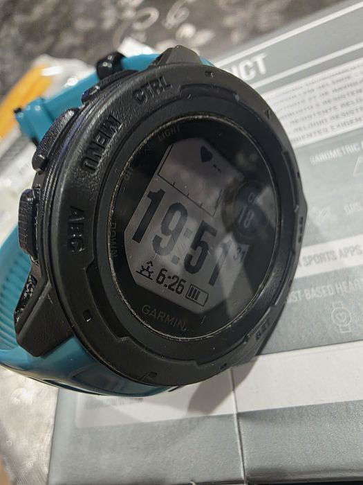 Часовник Garmin instinkt