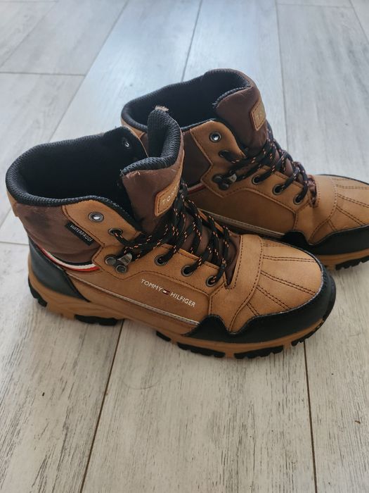 Продавам обувки Tommy Hilfiger