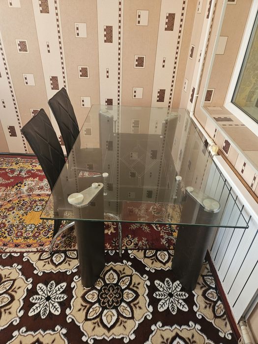 Продаётся стол со стульями