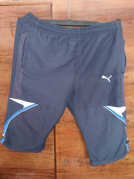 Vând pantaloni scurți Puma