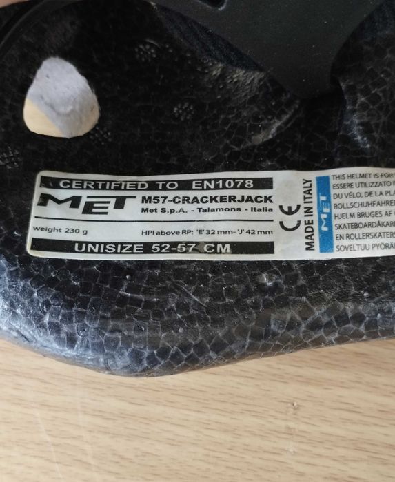 MET - Италианска каска за велосипед
